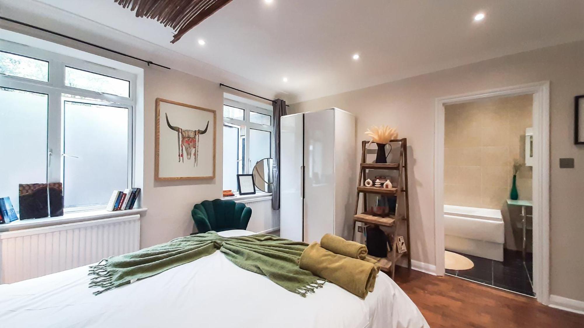 Enchanting 3 Bedroom Flat Londra