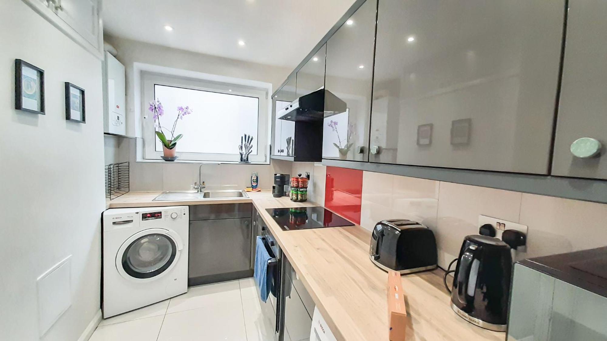 Enchanting 3 Bedroom Flat * Londra